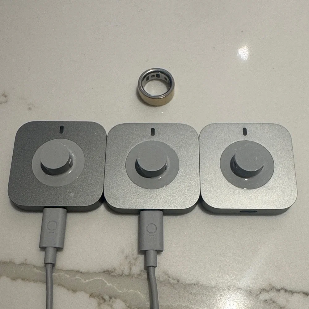 Oura ring gen 4. ring size 5. 3 charging docks included